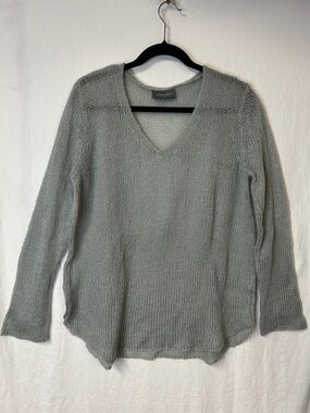 Wooden Ships Women’s Light Gray V-Neck Sweater Size M Mohair/Wool Blend